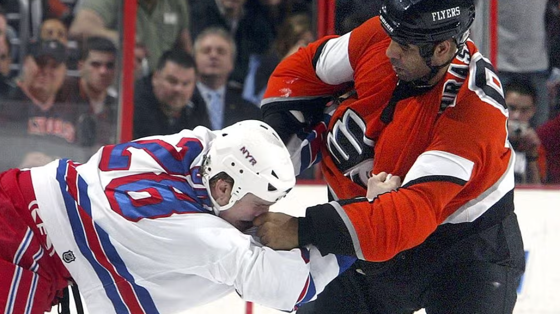 終極 1990 年代 NHL 執法者測驗：你還記得冰球史上最強悍的時代嗎？